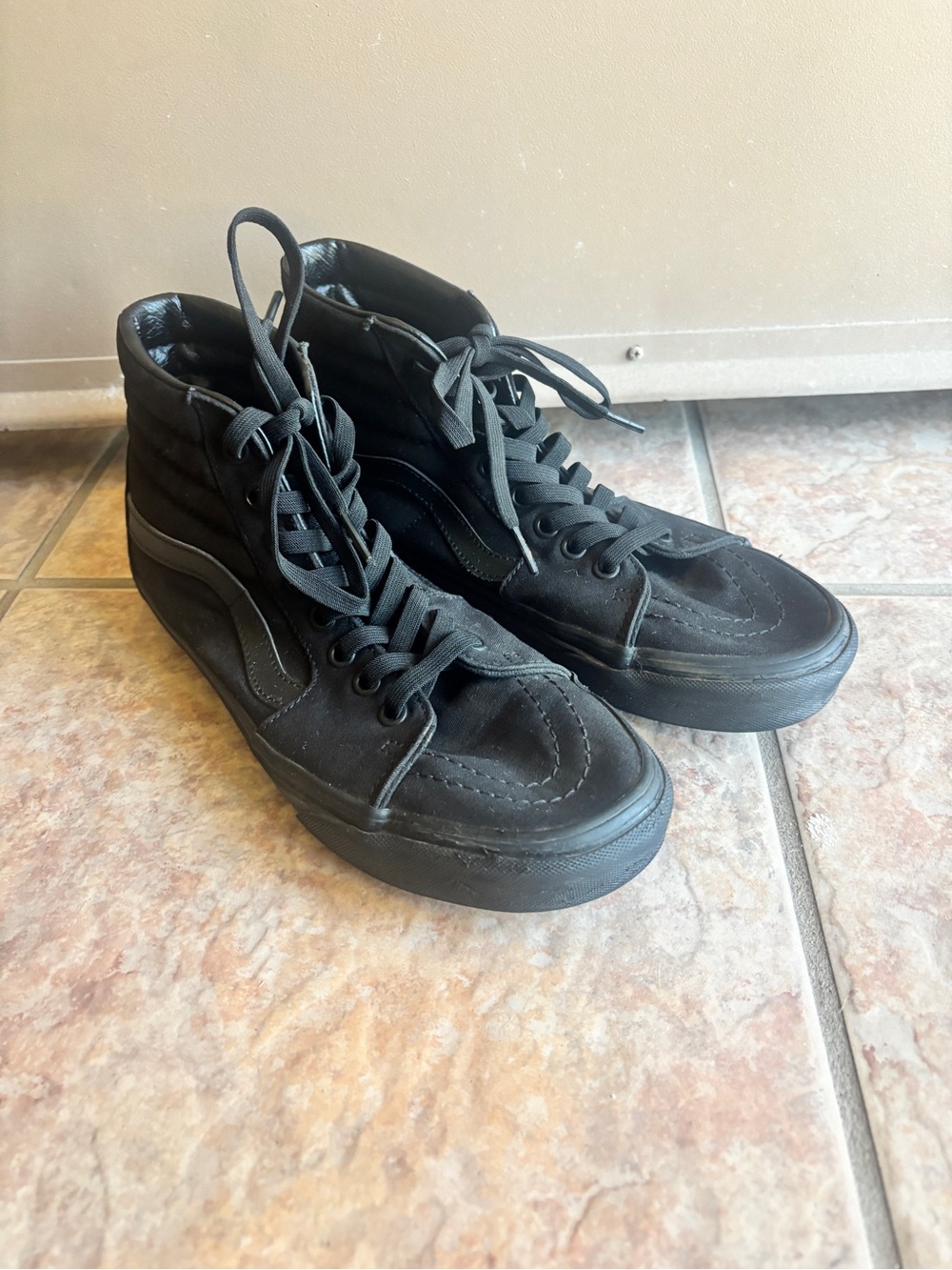 Men's Black VANS High-Top Skate Sneakers - Classic Style